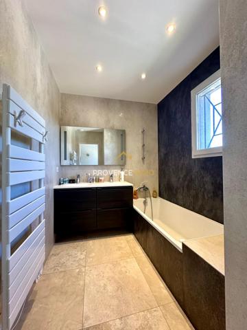 Salon-de-Provence (13300) Maison contemporaine familiale de 161m2 - quartier Val de Cuech - vue imprenable