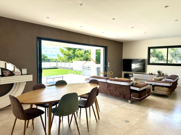 Salon-de-Provence (13300) Maison contemporaine familiale de 161m2 - quartier Val de Cuech - vue imprenable