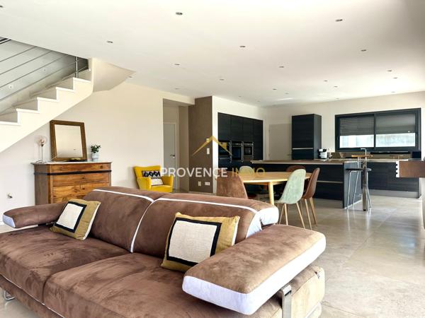 Salon-de-Provence (13300) Maison contemporaine familiale de 161m2 - quartier Val de Cuech - vue imprenable