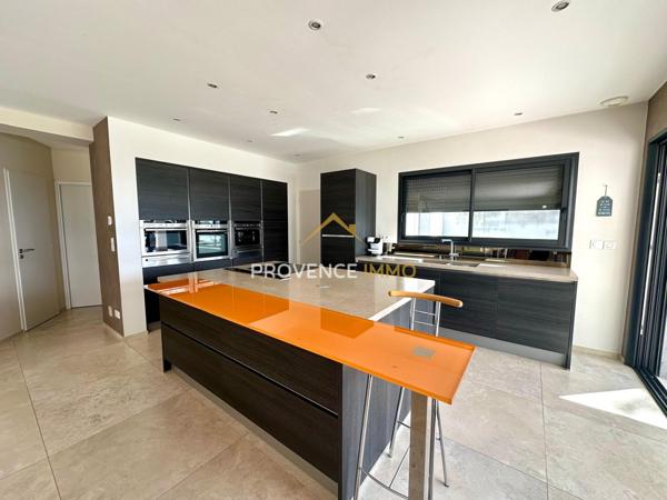 Salon-de-Provence (13300) Maison contemporaine familiale de 161m2 - quartier Val de Cuech - vue imprenable
