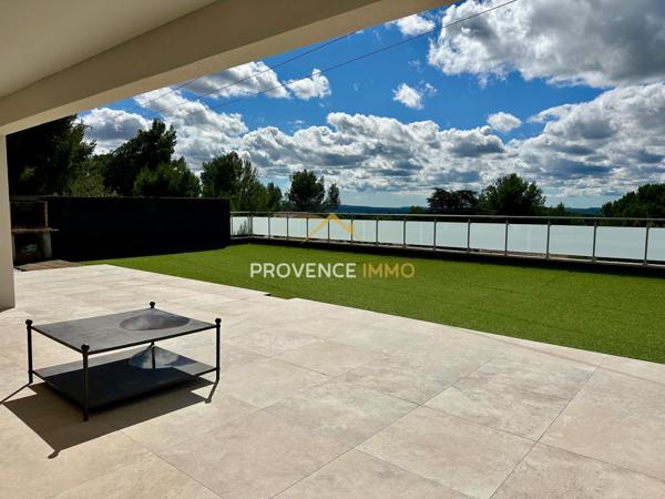 Salon-de-Provence (13300) Maison contemporaine familiale de 161m2 - quartier Val de Cuech - vue imprenable