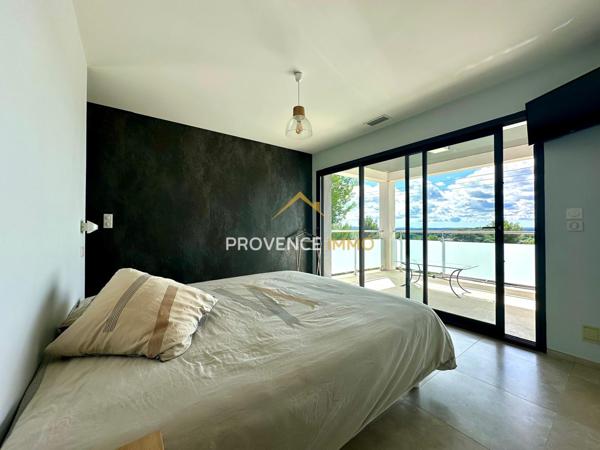 Salon-de-Provence (13300) Maison contemporaine familiale de 161m2 - quartier Val de Cuech - vue imprenable