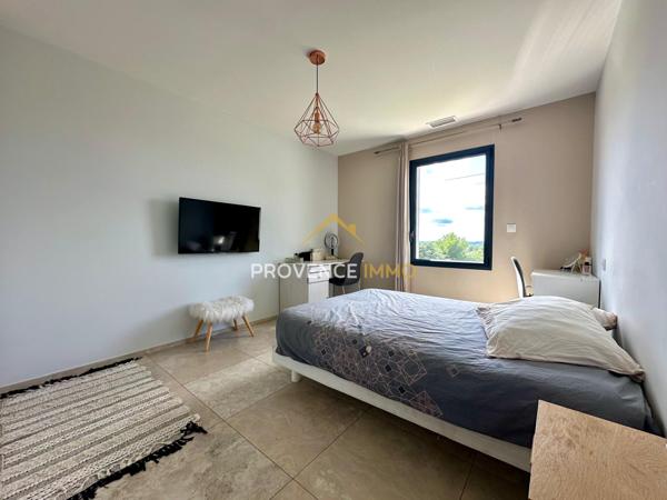 Salon-de-Provence (13300) Maison contemporaine familiale de 161m2 - quartier Val de Cuech - vue imprenable