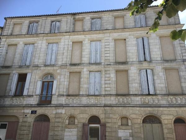 Immeuble à vendre 452 790 € Sainte-Bazeille 550 m² DPE F