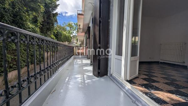 Arceaux/Agriculture : T4 de 74 m²+ 2 garages fermés