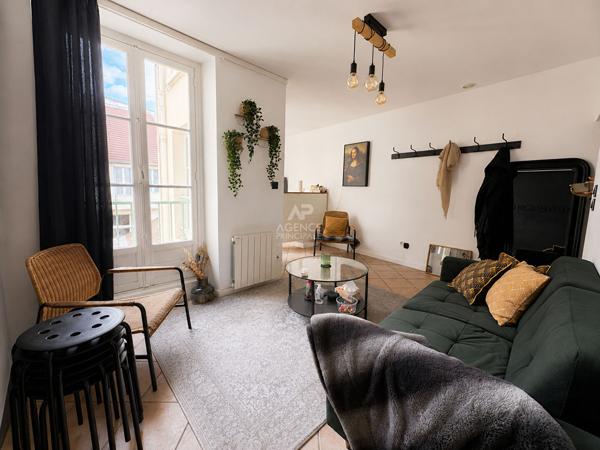 Appartement 2 pièces à vendre à Saint-Germain-en-Laye, centre-ville 340 000 € **  - Référence  18344