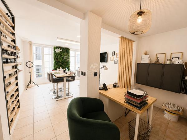 Appartement 2 pièces à vendre à Saint-Germain-en-Laye, centre-ville 340 000 € **  - Référence  18344