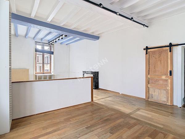 Maison de maître de 270m2, 9 pièces, à vendre dans le centre de Montreuil-sur-Maine