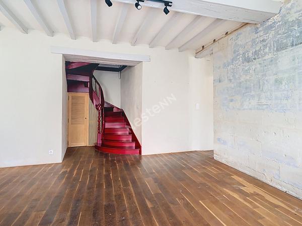 Maison de maître de 270m2, 9 pièces, à vendre dans le centre de Montreuil-sur-Maine