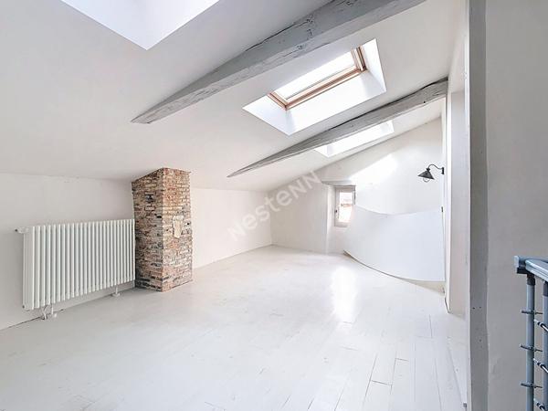 Maison de maître de 270m2, 9 pièces, à vendre dans le centre de Montreuil-sur-Maine