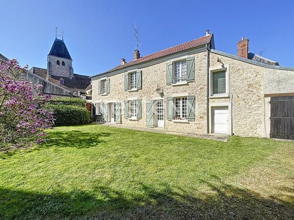 A vendre Maison de 6 pièces de 183 m² à Plaisir - Quartier centre ville-village