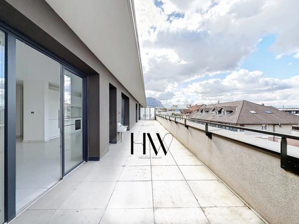 Superbe Appartement 5 Pièces en Dernier Étage avec Terrasse, Garage Double et Accès PMR