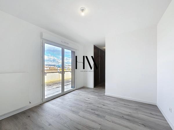 Superbe Appartement 5 Pièces en Dernier Étage avec Terrasse, Garage Double et Accès PMR