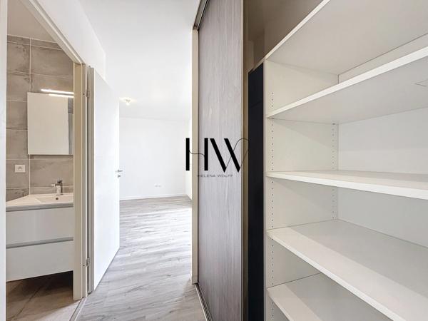 Superbe Appartement 5 Pièces en Dernier Étage avec Terrasse, Garage Double et Accès PMR