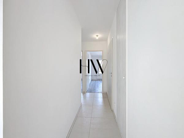 Superbe Appartement 5 Pièces en Dernier Étage avec Terrasse, Garage Double et Accès PMR