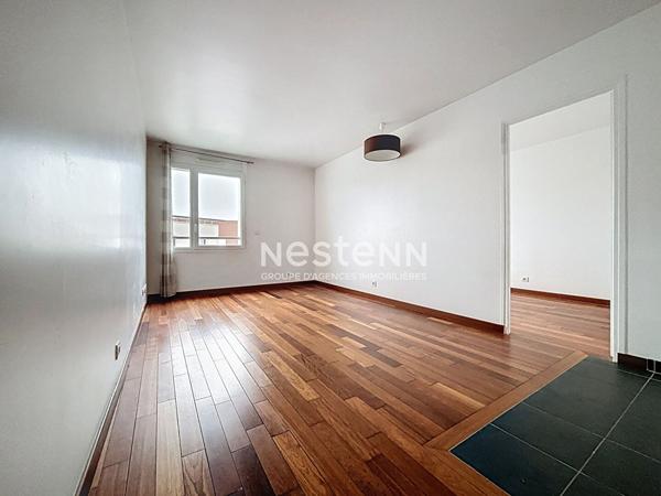 ISSY LES MOULINEAUX - FORT D'ISSY - A vendre un appartement 2 pièces au dernier étage avec une vue dégagée sans vis à vis