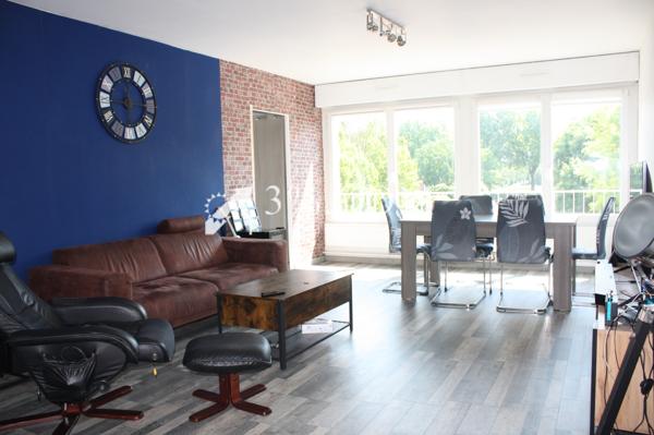 Appartement
                                                                                                                                                                                                                                                                                                                        4 pièce(s)                                                                                                                                                                                                          3 chambre(s)                                                                                                                                                                                                          84  m²