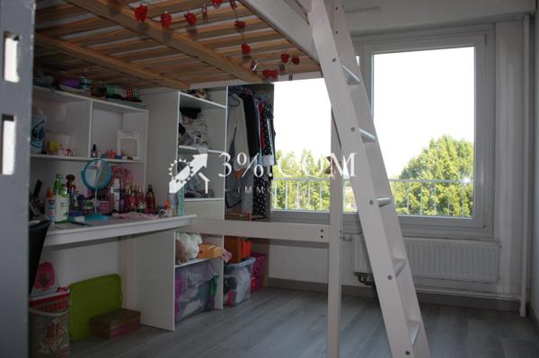Appartement
                                                                                                                                                                                                                                                                                                                        4 pièce(s)                                                                                                                                                                                                          3 chambre(s)                                                                                                                                                                                                          84  m²