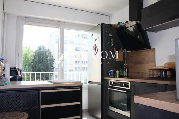 Appartement
                                                                                                                                                                                                                                                                                                                        4 pièce(s)                                                                                                                                                                                                          3 chambre(s)                                                                                                                                                                                                          84  m²