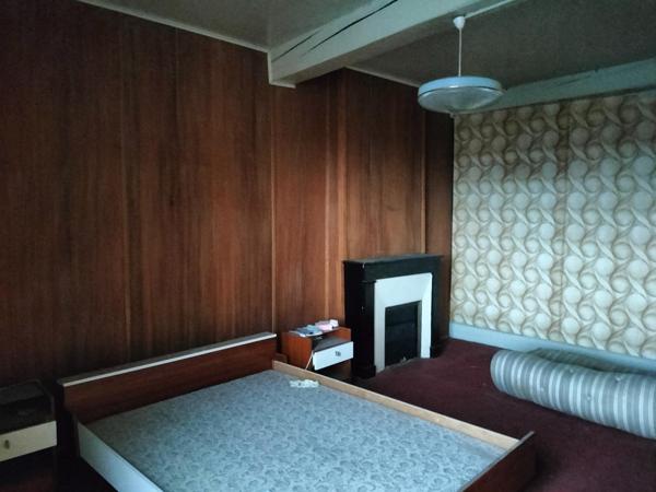 Grande maison de ville à rénover avec 2 cours