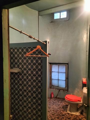 Grande maison de ville à rénover avec 2 cours