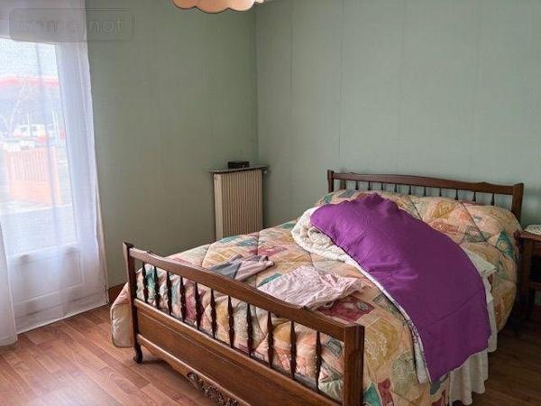 Maison individuelle à vendre à Rochechouart en Haute-Vienne (87600), ref : 14757/195