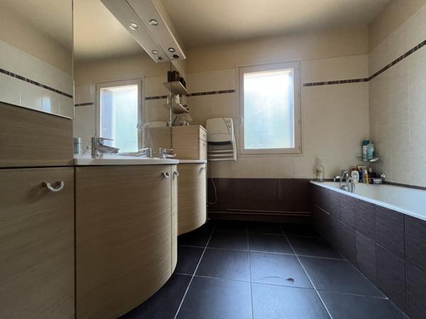 Maison à vendre |  Saint-Amand-Montrond |  5 pièces | 146 m²