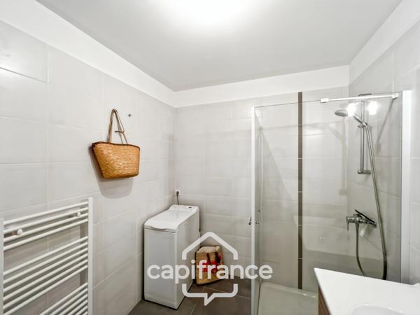 Appartement à vendre 1 pièces BORMES LES MIMOSAS (83), résidence standing, Terrasse sud + PARKING COUVERT + CAVE