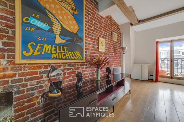 Dernier étage esprit loft avec balcon dans Haussmannien – Boétie / Miromesnil