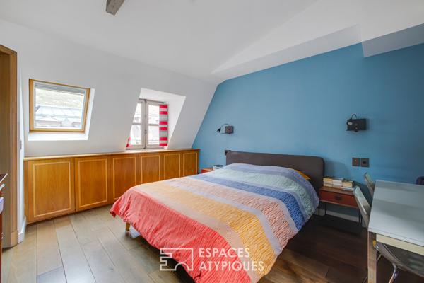Dernier étage esprit loft avec balcon dans Haussmannien – Boétie / Miromesnil