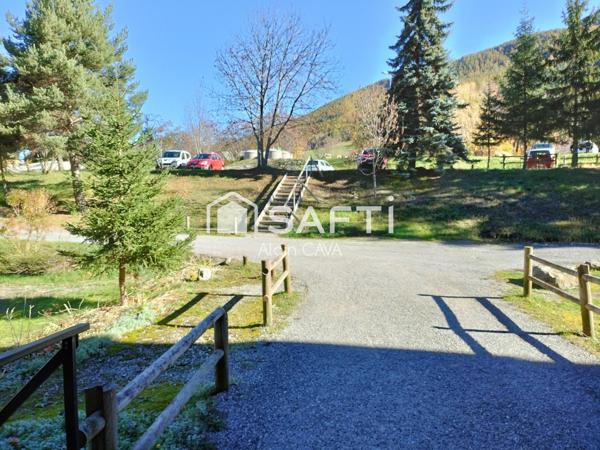 Studio de 26m² en rez de jardin avec petite terrasse donnant sur un jardin