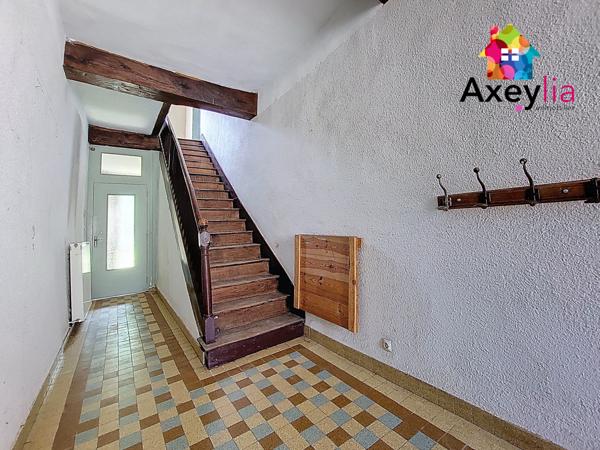 La Pacaudière (42310) A VENDRE - LA PACAUDIERE - GRANDE MAISON DE VILLAGE AVEC COUR