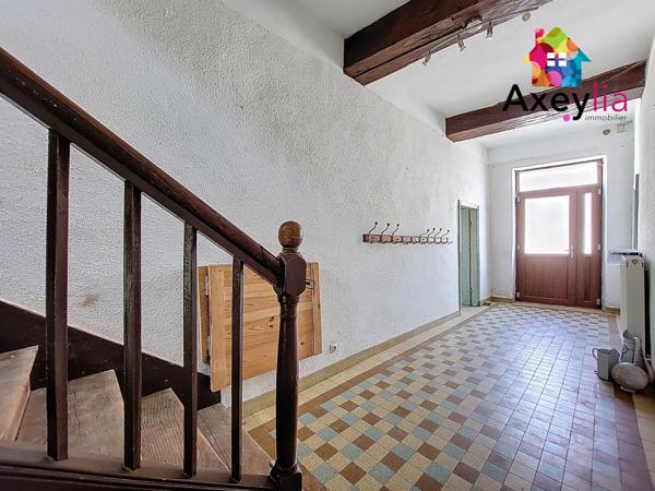 La Pacaudière (42310) A VENDRE - LA PACAUDIERE - GRANDE MAISON DE VILLAGE AVEC COUR