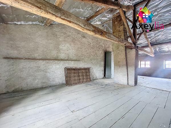 La Pacaudière (42310) A VENDRE - LA PACAUDIERE - GRANDE MAISON DE VILLAGE AVEC COUR