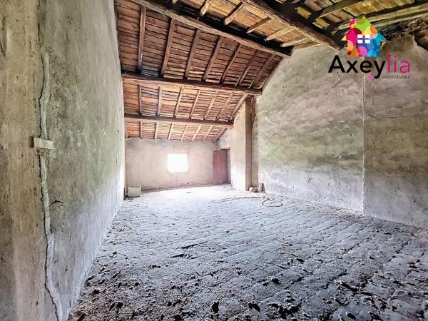 La Pacaudière (42310) A VENDRE - LA PACAUDIERE - GRANDE MAISON DE VILLAGE AVEC COUR