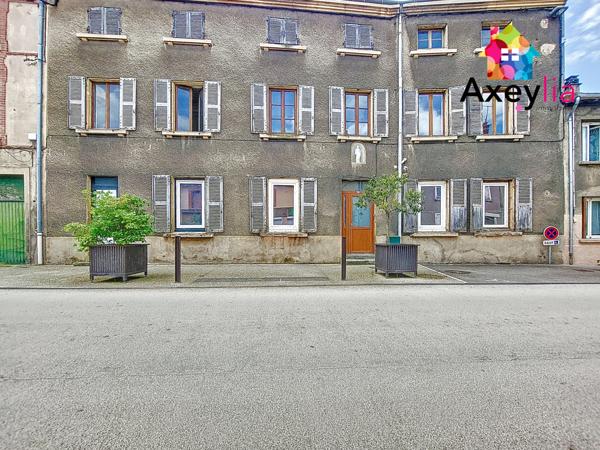 La Pacaudière (42310) A VENDRE - LA PACAUDIERE - GRANDE MAISON DE VILLAGE AVEC COUR