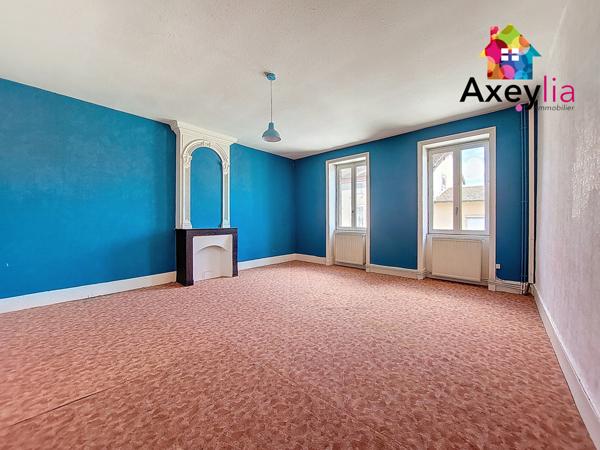 La Pacaudière (42310) A VENDRE - LA PACAUDIERE - GRANDE MAISON DE VILLAGE AVEC COUR