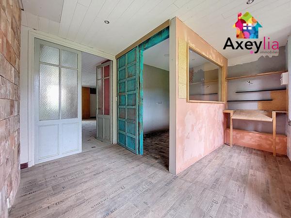 La Pacaudière (42310) A VENDRE - LA PACAUDIERE - GRANDE MAISON DE VILLAGE AVEC COUR