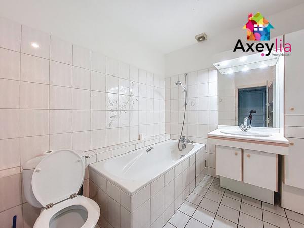 La Pacaudière (42310) A VENDRE - LA PACAUDIERE - GRANDE MAISON DE VILLAGE AVEC COUR