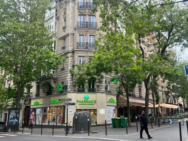 BEAU LOCAL COMMERCIAL DE 33M2 + CAVE ,VENDU LOUE , QUARTIER PYRENNEES JOURDAIN ,