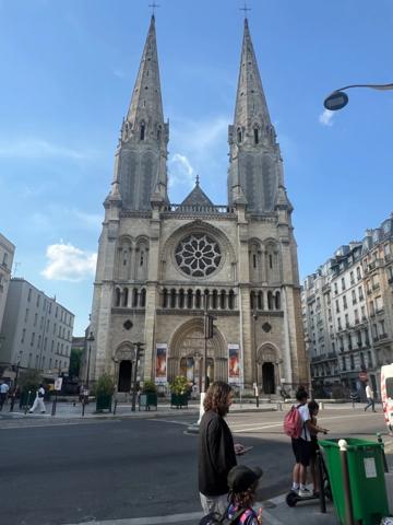 BEAU LOCAL COMMERCIAL DE 33M2 + CAVE ,VENDU LOUE , QUARTIER PYRENNEES JOURDAIN ,