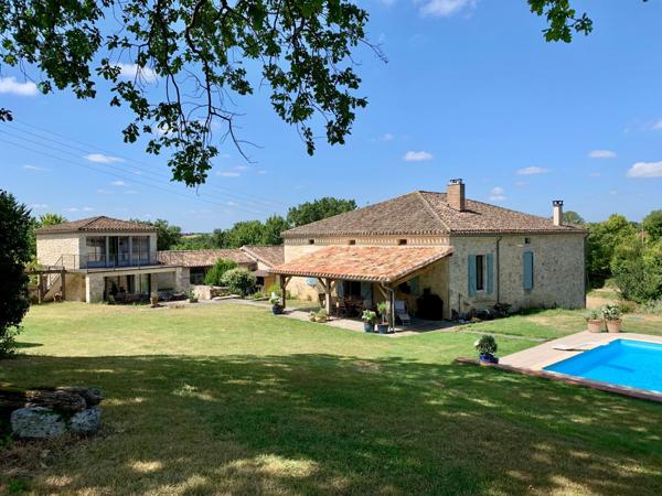 Saint-Clar (32380) MAISON ANCIENNE EN PIERRE RÉCEMMENT RÉNOVÉE, AVEC MAISON D’AMIS, PISCINE ET JARDIN CLÔTURÉ, SUR PRÈS DE 8 000