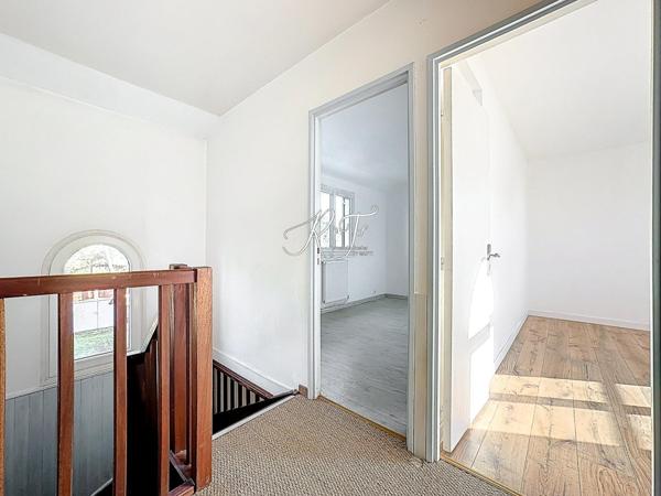 Maison avec 3 chambres, bureau et grand jardin