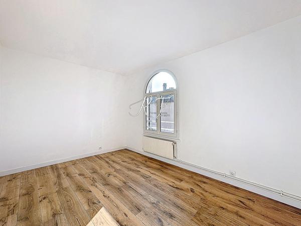 Maison avec 3 chambres, bureau et grand jardin