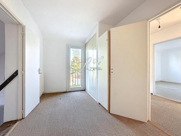 Maison avec 3 chambres, bureau et grand jardin