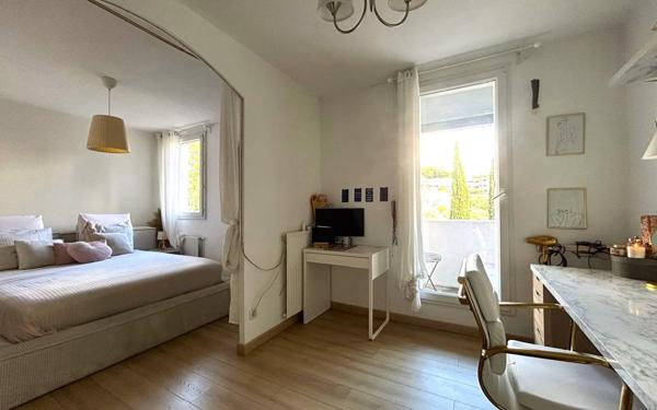 Appartement à vendre    4 pièces • 84,88 m2 Marseille 9