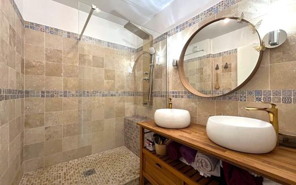 Appartement à vendre    4 pièces • 84,88 m2 Marseille 9