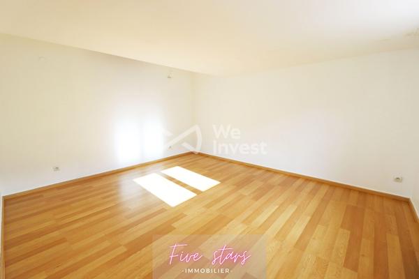 immeuble 4 appartements libres et une maison