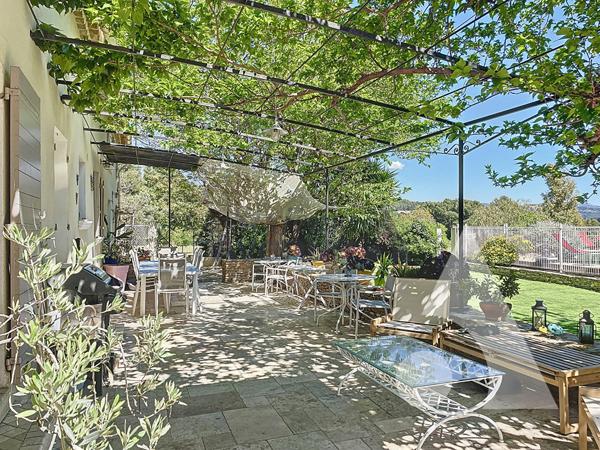 Maison 10 pièces 251 m2