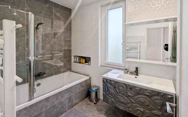 Appartement à louer    2 pièces • 74,60 m2 Cannes